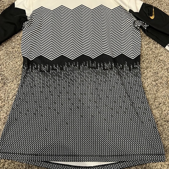 Nike Pullover - Picture 4 of 9